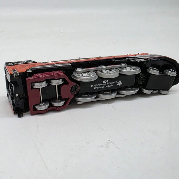 Hallmark Keepsake 1939 Hiawatha Steam Locomotive Lionel Trains Ornament - Picture 8 of 11